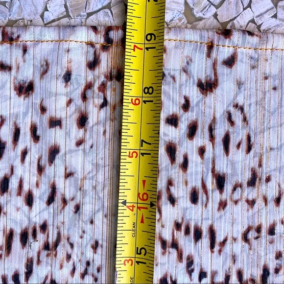 Beautiful semi sheer snakeskin print scarf with gold lurex threads - Picture 3 of 3